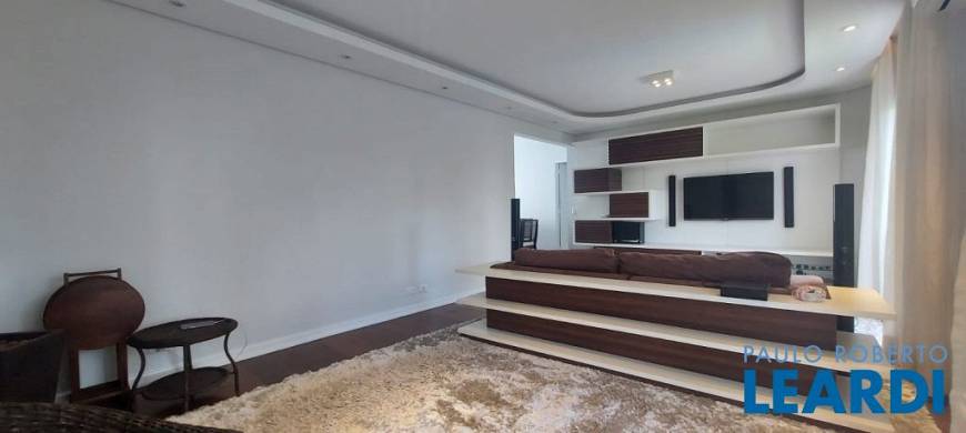 Foto 1 de Apartamento com 3 Quartos para alugar, 150m² em Campo Belo, São Paulo