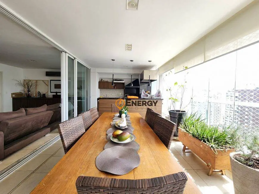 Foto 1 de Apartamento com 3 Quartos à venda, 220m² em Campo Belo, São Paulo