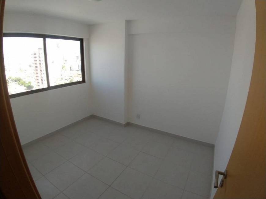 Foto 2 de Apartamento com 3 Quartos para alugar, 87m² em Candelária, Natal