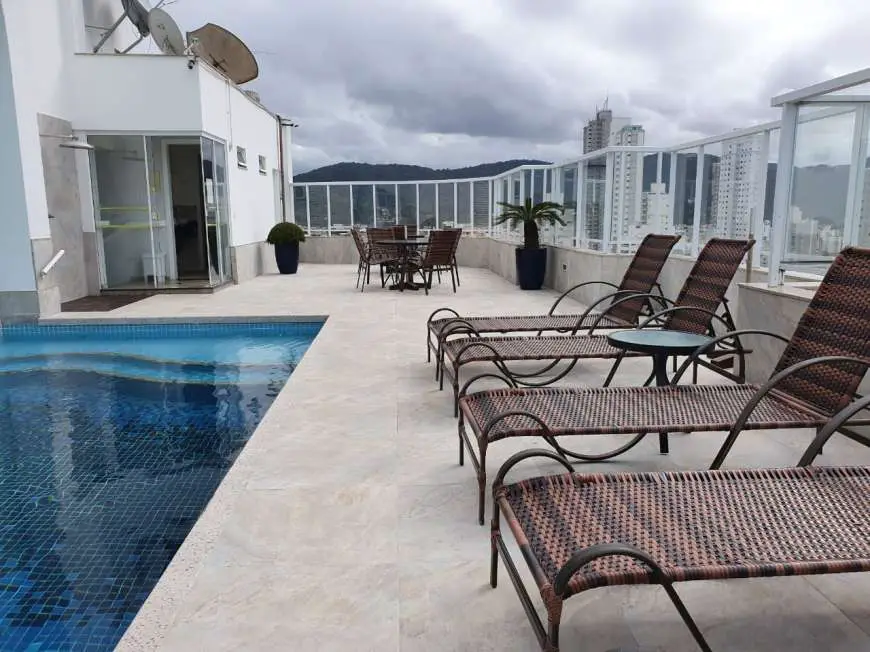 Foto 2 de Apartamento com 3 Quartos à venda, 230m² em Centro, Balneário Camboriú