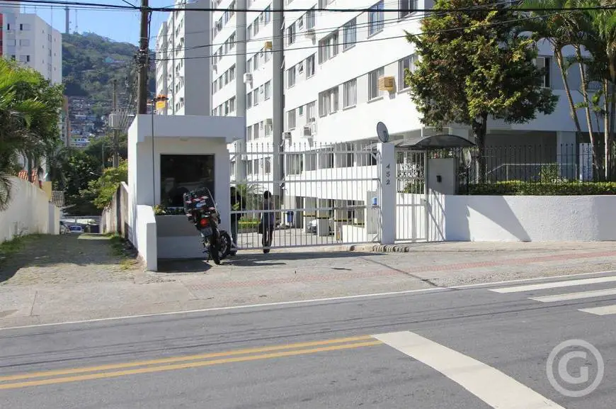 Foto 2 de Apartamento com 3 Quartos para alugar, 58m² em Centro, Florianópolis