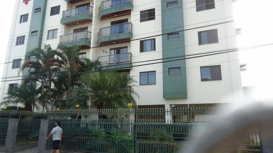 Foto 1 de Apartamento com 3 Quartos para alugar, 110m² em Centro, Taubaté