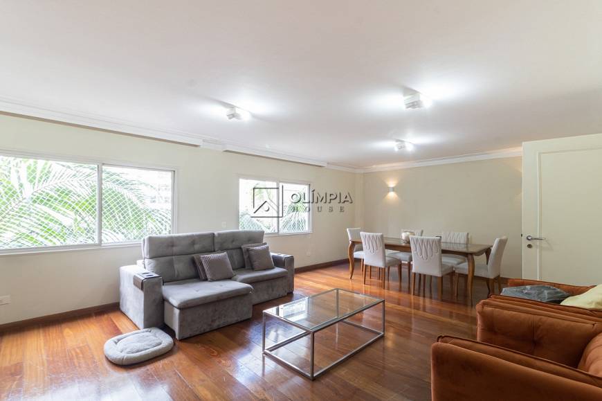 Foto 2 de Apartamento com 3 Quartos para alugar, 214m² em Cerqueira César, São Paulo