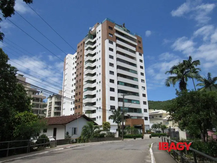 Foto 1 de Apartamento com 3 Quartos para alugar, 91m² em Córrego Grande, Florianópolis