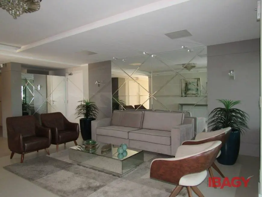 Foto 2 de Apartamento com 3 Quartos para alugar, 107m² em Estreito, Florianópolis