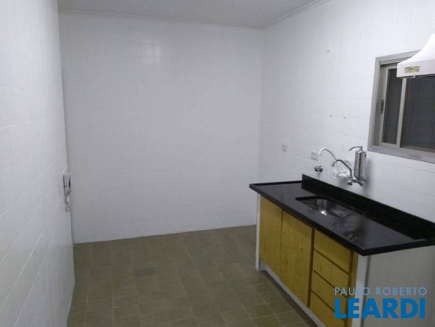 Foto 4 de Apartamento com 3 Quartos para alugar, 132m² em Higienópolis, São Paulo