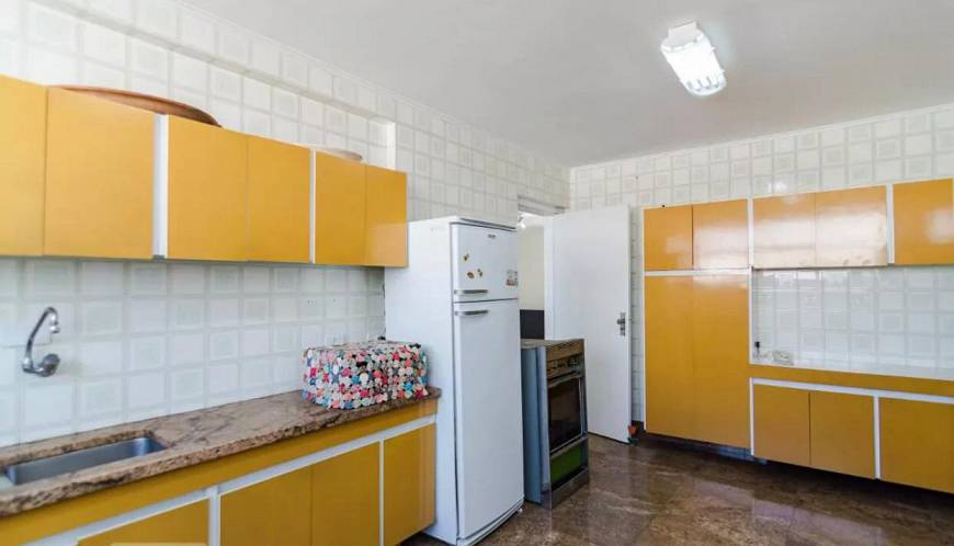 Foto 4 de Apartamento com 3 Quartos para alugar, 212m² em Higienópolis, São Paulo