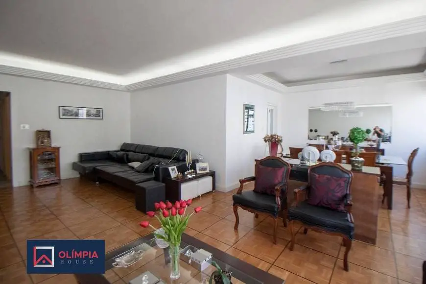 Foto 1 de Apartamento com 3 Quartos para alugar, 250m² em Higienópolis, São Paulo