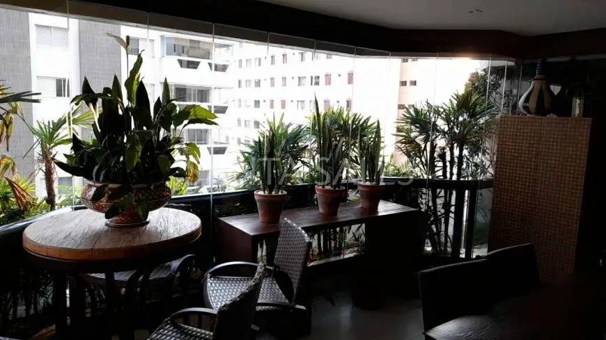 Foto 1 de Apartamento com 3 Quartos à venda, 194m² em Indianópolis, São Paulo