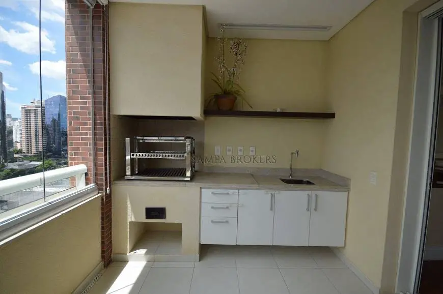 Foto 5 de Apartamento com 3 Quartos para alugar, 151m² em Itaim Bibi, São Paulo