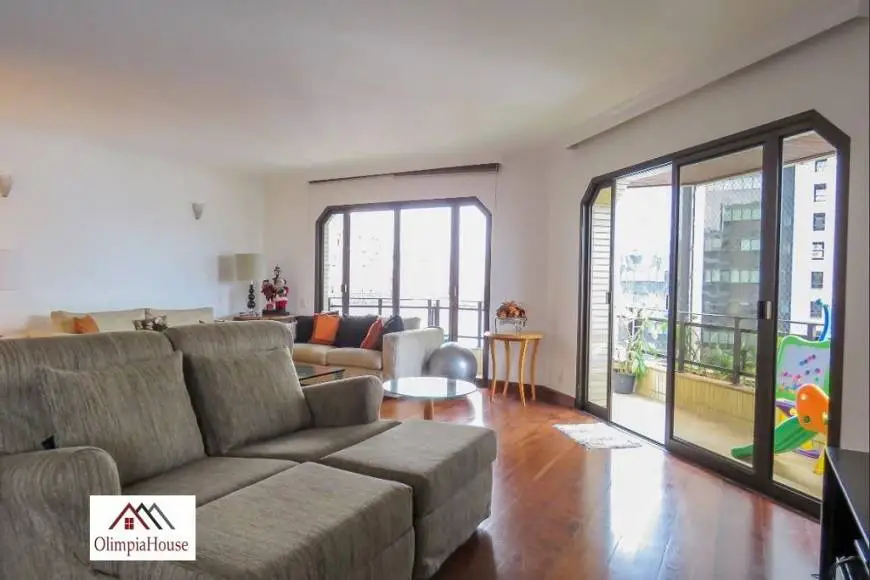 Foto 2 de Apartamento com 3 Quartos para alugar, 240m² em Itaim Bibi, São Paulo