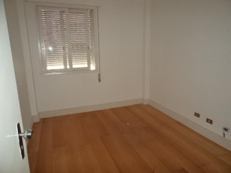 Foto 3 de Apartamento com 3 Quartos para alugar, 130m² em Jardim América, São Paulo