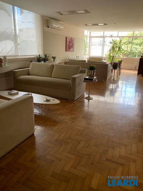 Foto 1 de Apartamento com 3 Quartos para alugar, 248m² em Jardim América, São Paulo