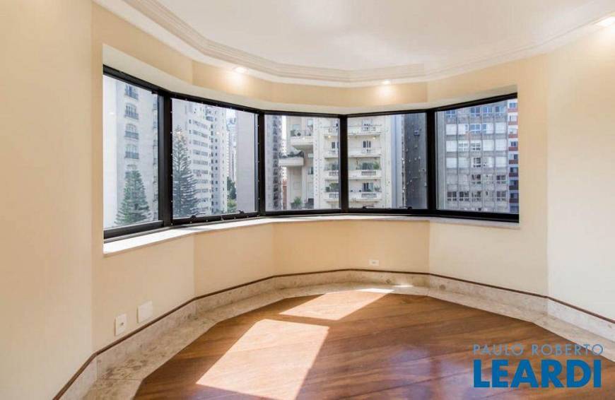 Foto 2 de Apartamento com 3 Quartos para alugar, 258m² em Jardim América, São Paulo