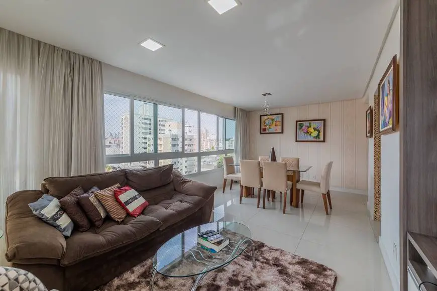 Foto 1 de Apartamento com 3 Quartos à venda, 77m² em Jardim Botânico, Porto Alegre