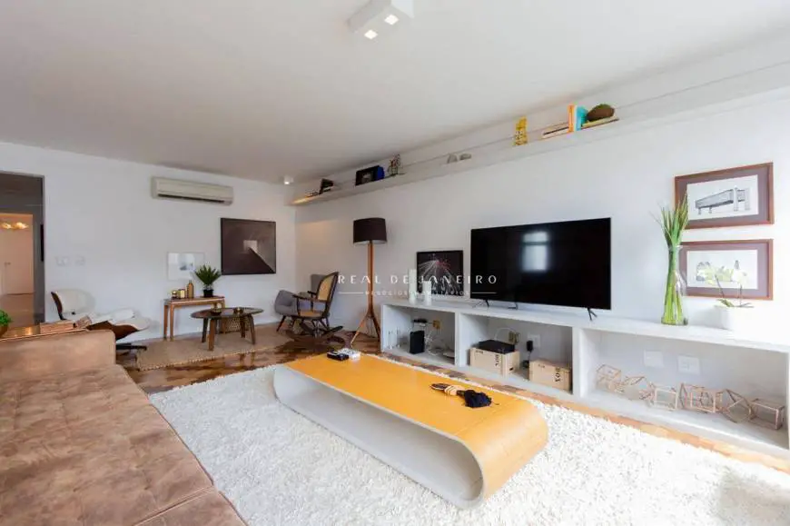 Foto 1 de Apartamento com 3 Quartos para alugar, 207m² em Jardim Paulista, São Paulo