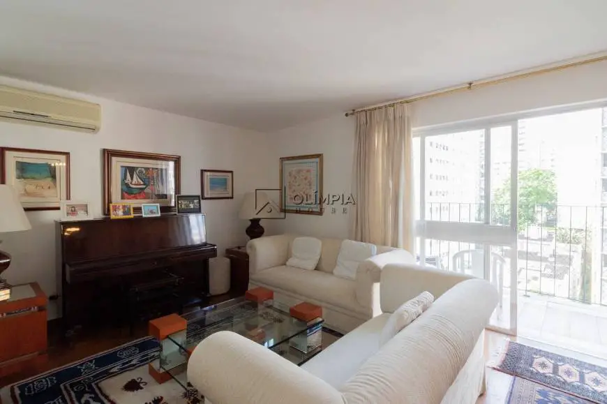 Foto 4 de Apartamento com 3 Quartos para alugar, 230m² em Jardim Paulista, São Paulo