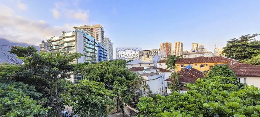 Foto 1 de Apartamento com 3 Quartos para alugar, 100m² em Leblon, Rio de Janeiro