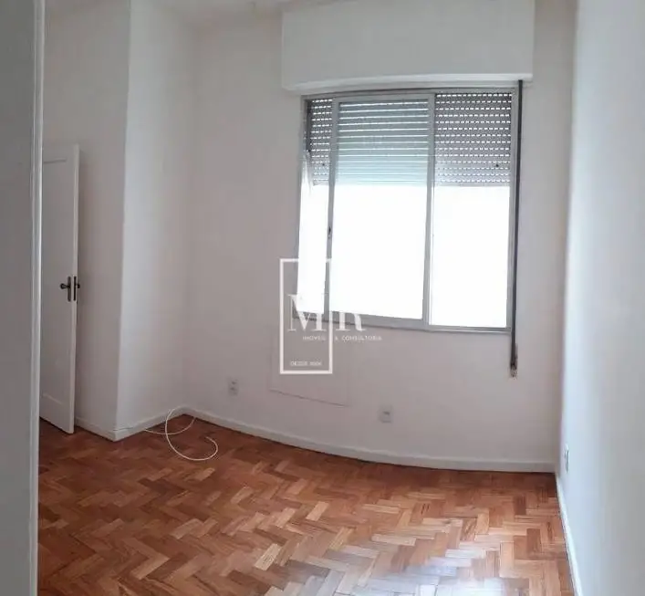 Foto 3 de Apartamento com 3 Quartos para alugar, 85m² em Leblon, Rio de Janeiro