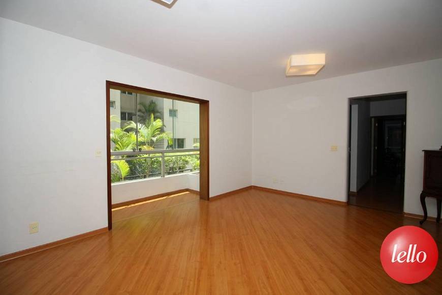 Foto 2 de Apartamento com 3 Quartos para alugar, 112m² em Moema, São Paulo