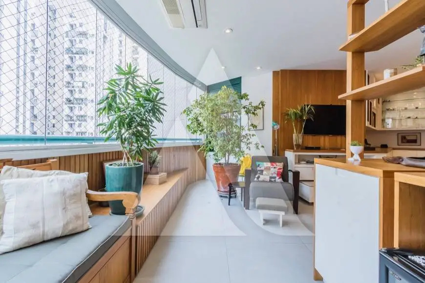 Foto 2 de Apartamento com 3 Quartos para alugar, 121m² em Moema, São Paulo