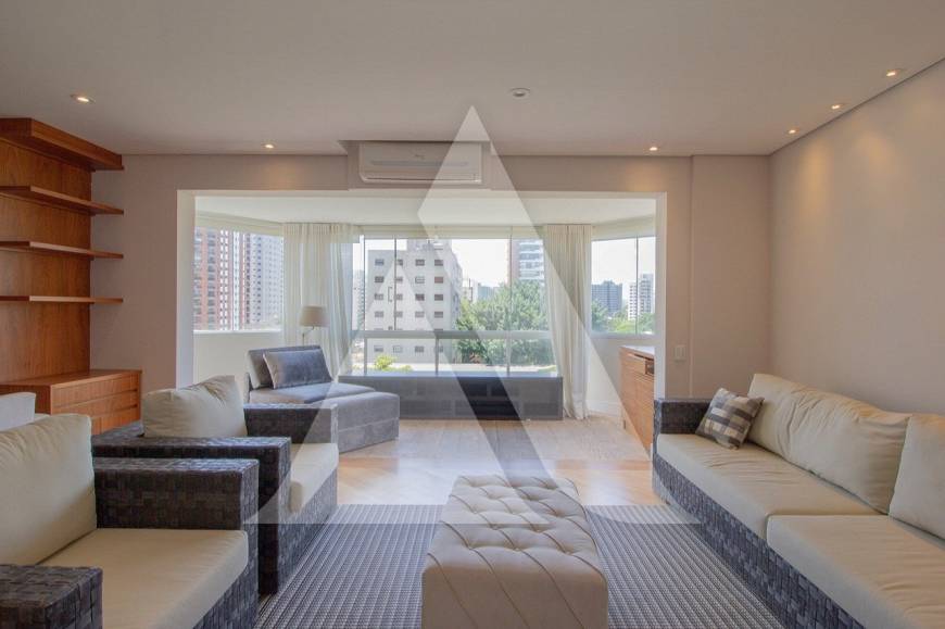 Foto 1 de Apartamento com 3 Quartos para alugar, 160m² em Moema, São Paulo