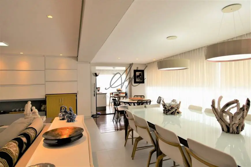 Foto 1 de Apartamento com 3 Quartos à venda, 184m² em Moema, São Paulo