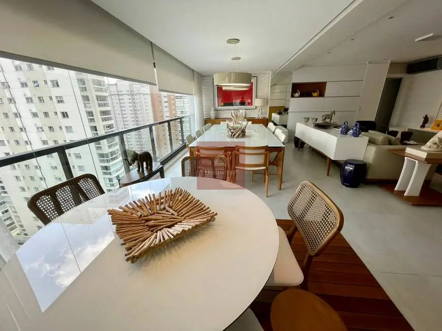 Foto 1 de Apartamento com 3 Quartos à venda, 187m² em Moema, São Paulo