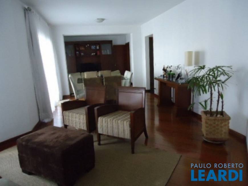 Foto 1 de Apartamento com 3 Quartos para venda ou aluguel, 140m² em Morumbi, São Paulo