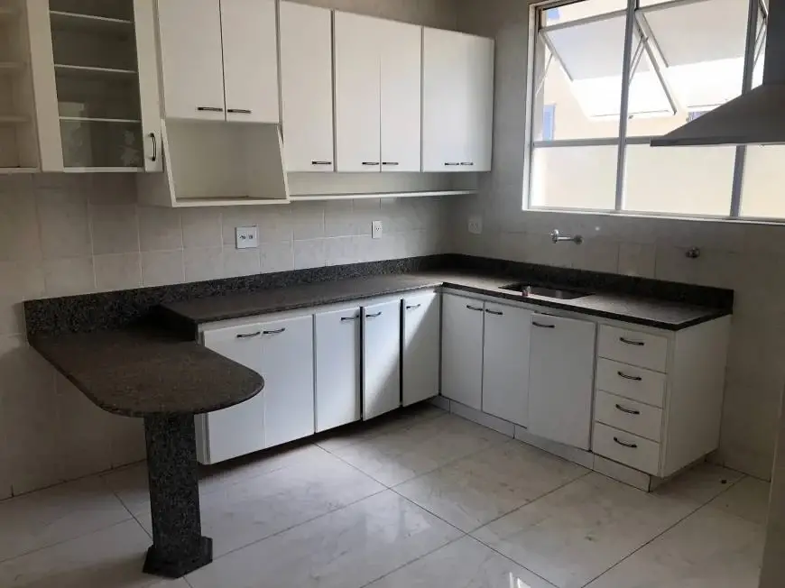 Foto 3 de Apartamento com 3 Quartos para alugar, 138m² em Ouro Preto, Belo Horizonte