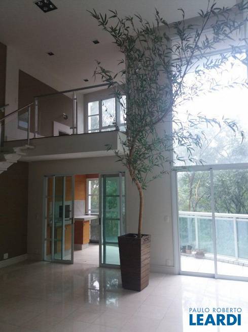 Foto 1 de Apartamento com 3 Quartos para alugar, 205m² em Panamby, São Paulo