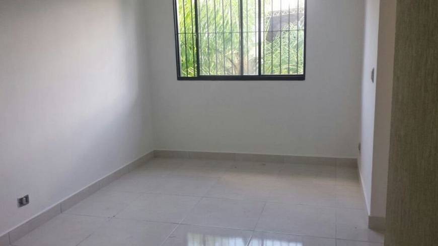 Foto 2 de Apartamento com 3 Quartos à venda, 72m² em Parque Residencial das Camelias, Bauru
