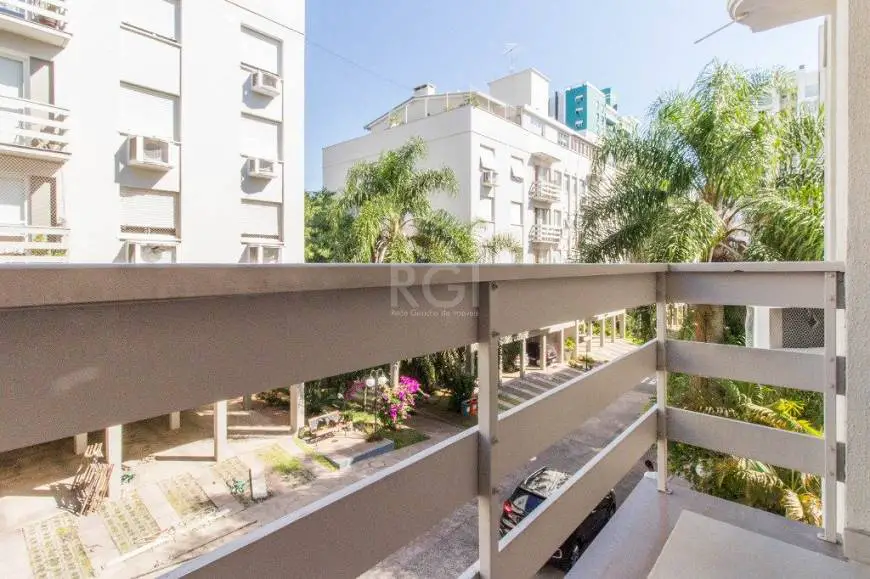 Foto 5 de Apartamento com 3 Quartos à venda, 77m² em Passo da Areia, Porto Alegre