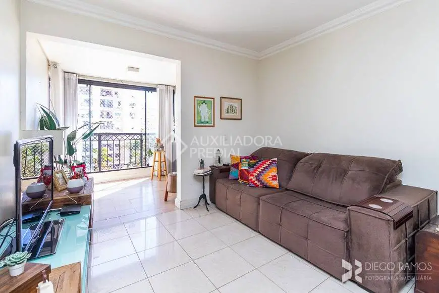 Foto 1 de Apartamento com 3 Quartos à venda, 95m² em Passo da Areia, Porto Alegre