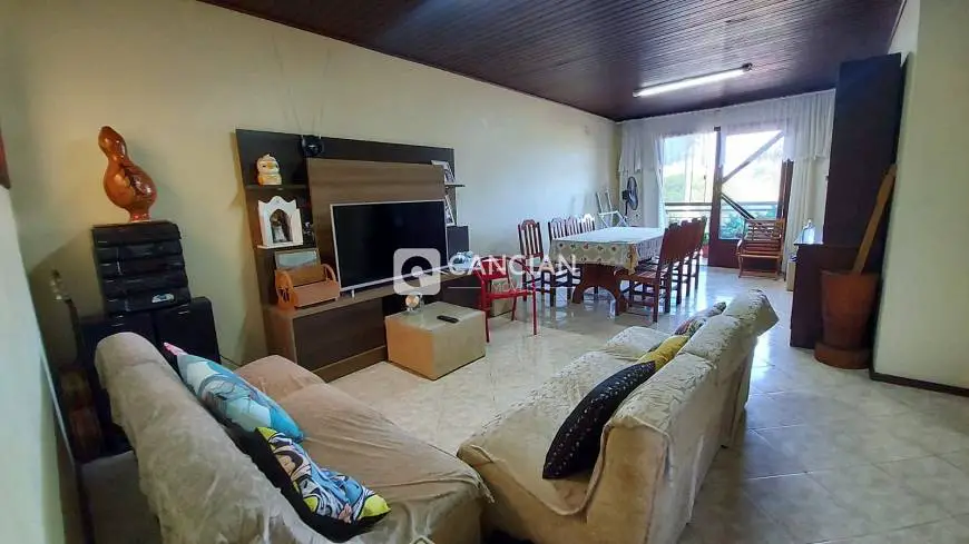 Foto 1 de Apartamento com 3 Quartos à venda, 145m² em Patronato, Santa Maria
