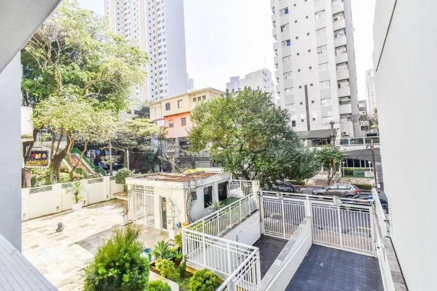Foto 4 de Apartamento com 3 Quartos para alugar, 130m² em Pinheiros, São Paulo