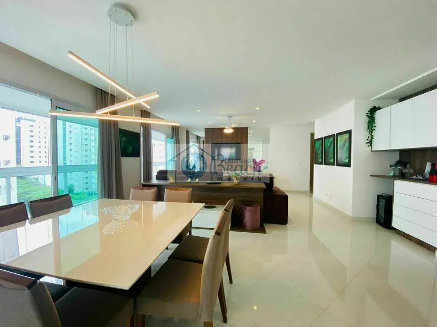 Foto 4 de Apartamento com 3 Quartos para alugar, 177m² em Pitangueiras, Guarujá