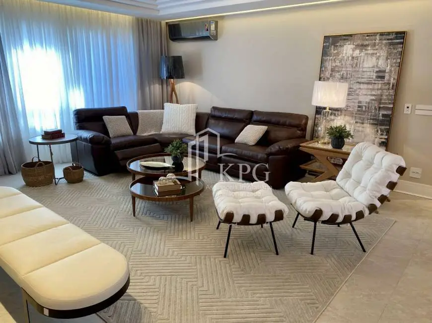 Foto 2 de Apartamento com 3 Quartos à venda, 176m² em Planalto, Gramado