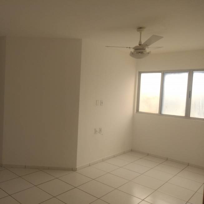 Foto 2 de Apartamento com 3 Quartos para alugar, 70m² em Planalto, Teresina