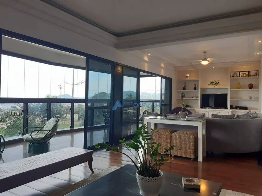Foto 1 de Apartamento com 3 Quartos à venda, 252m² em Pompeia, Santos