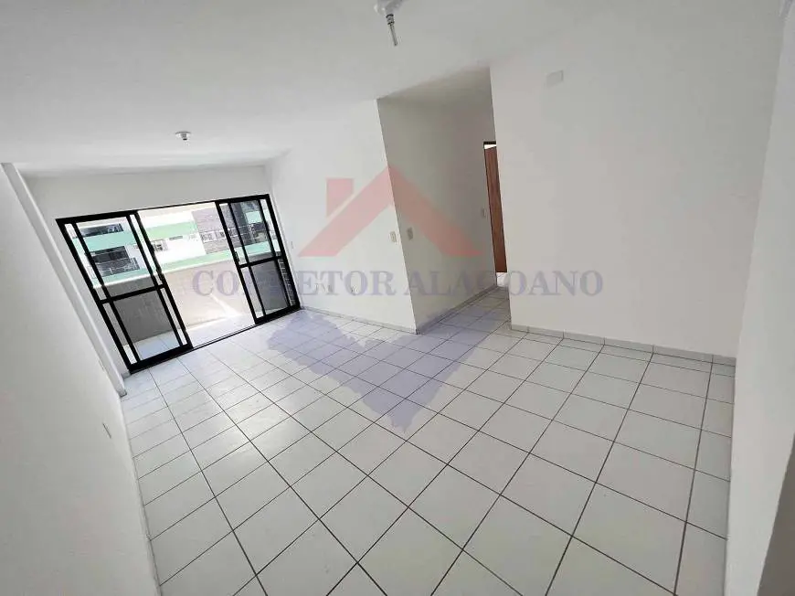 Foto 2 de Apartamento com 3 Quartos à venda, 76m² em Ponta Verde, Maceió