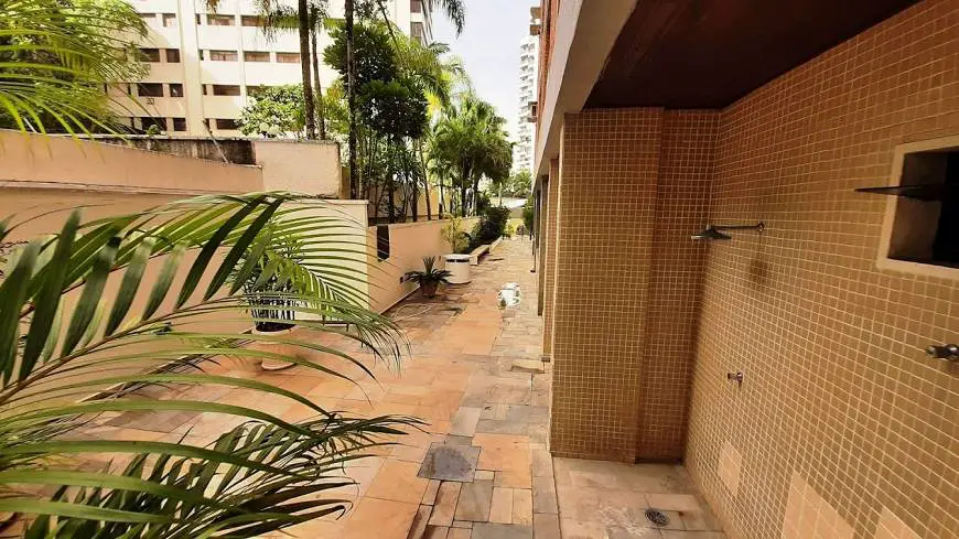 Foto 4 de Apartamento com 3 Quartos à venda, 200m² em Praia das Pitangueiras, Guarujá