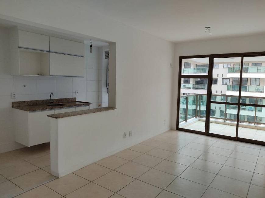 Foto 1 de Apartamento com 3 Quartos para alugar, 83m² em Recreio Dos Bandeirantes, Rio de Janeiro