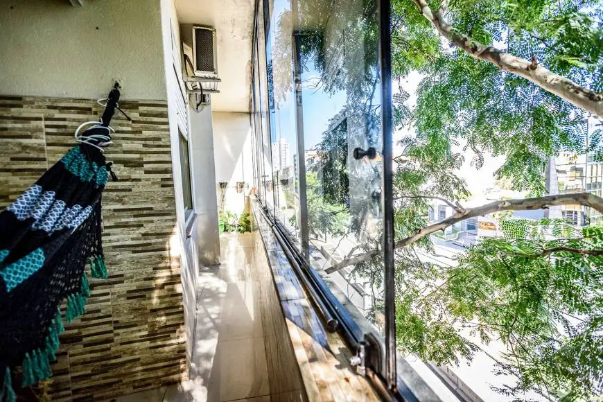 Foto 2 de Apartamento com 3 Quartos à venda, 103m² em Rio Branco, Porto Alegre