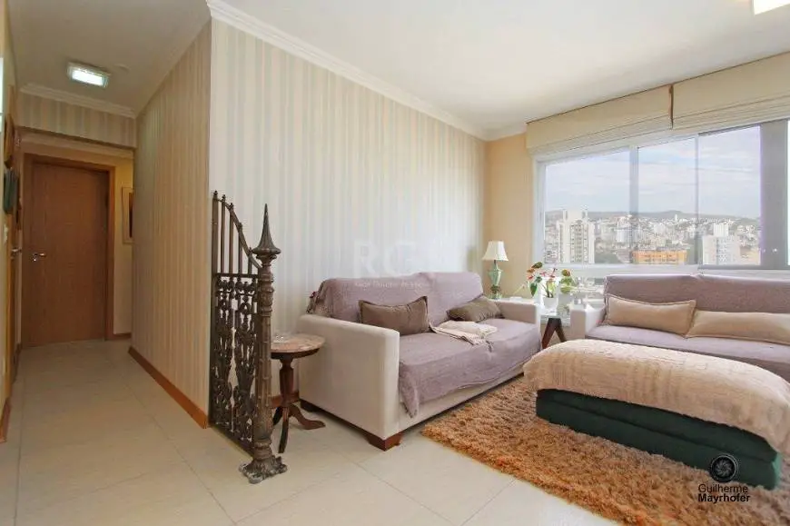 Foto 2 de Apartamento com 3 Quartos à venda, 81m² em Rio Branco, Porto Alegre