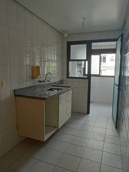 Foto 5 de Apartamento com 3 Quartos para alugar, 93m² em Rio Branco, Porto Alegre