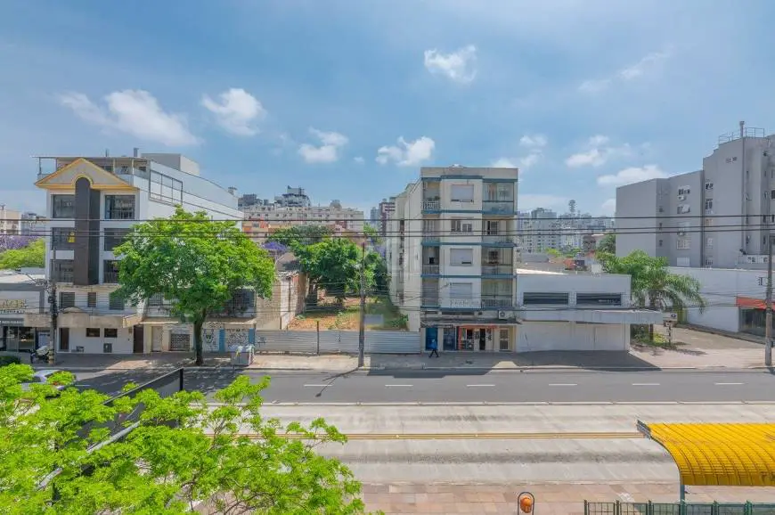 Foto 1 de Apartamento com 3 Quartos à venda, 91m² em Santa Cecília, Porto Alegre