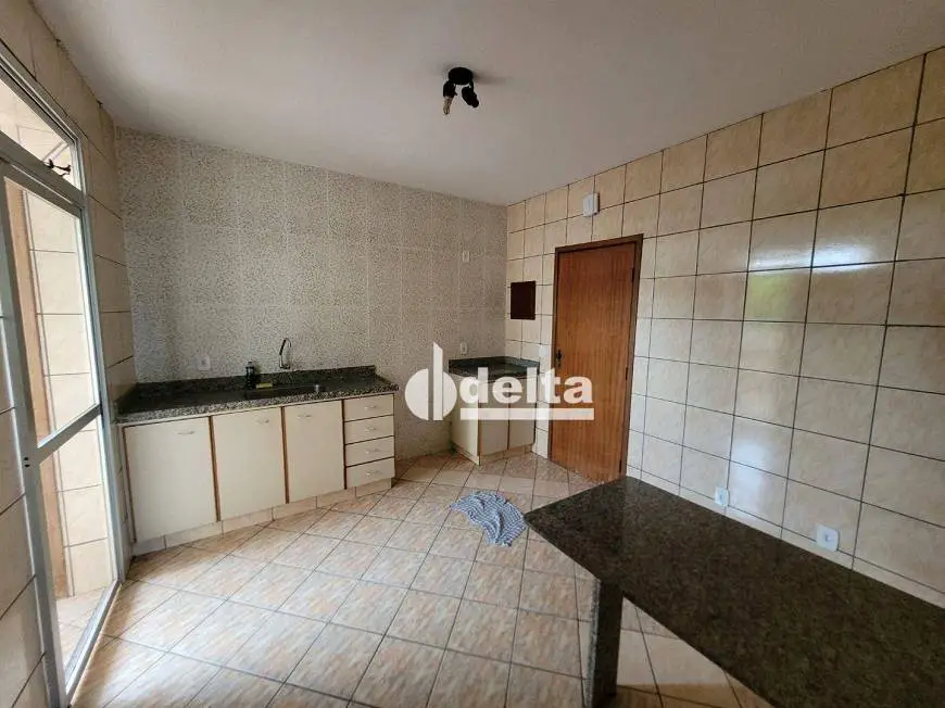 Foto 2 de Apartamento com 3 Quartos para alugar, 110m² em Santa Mônica, Uberlândia