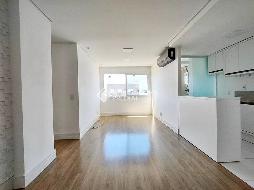 Foto 2 de Apartamento com 3 Quartos para alugar, 61m² em São Sebastião, Porto Alegre