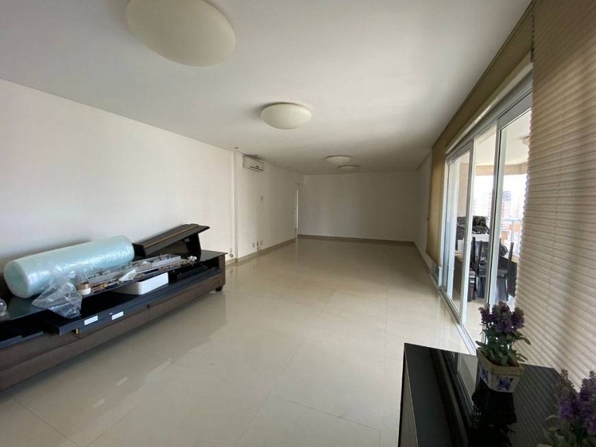 Foto 2 de Apartamento com 3 Quartos à venda, 181m² em Setor Bueno, Goiânia